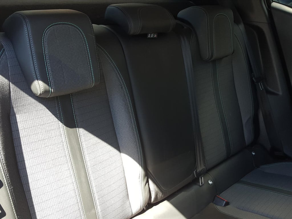 Peugeot 2008 1.2 puretech 100pk allure pack navigatie | apple carplay & and