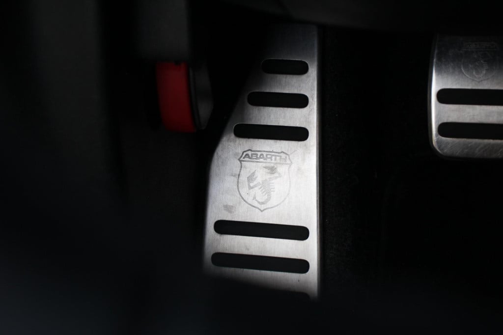 Abarth 500c 1.4 t-jet scorpione - alcantara - aux/usb - 17inch - pdc - gric