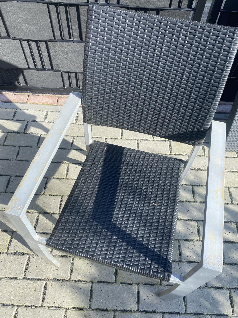 4 stapelbare aluminium stoelen