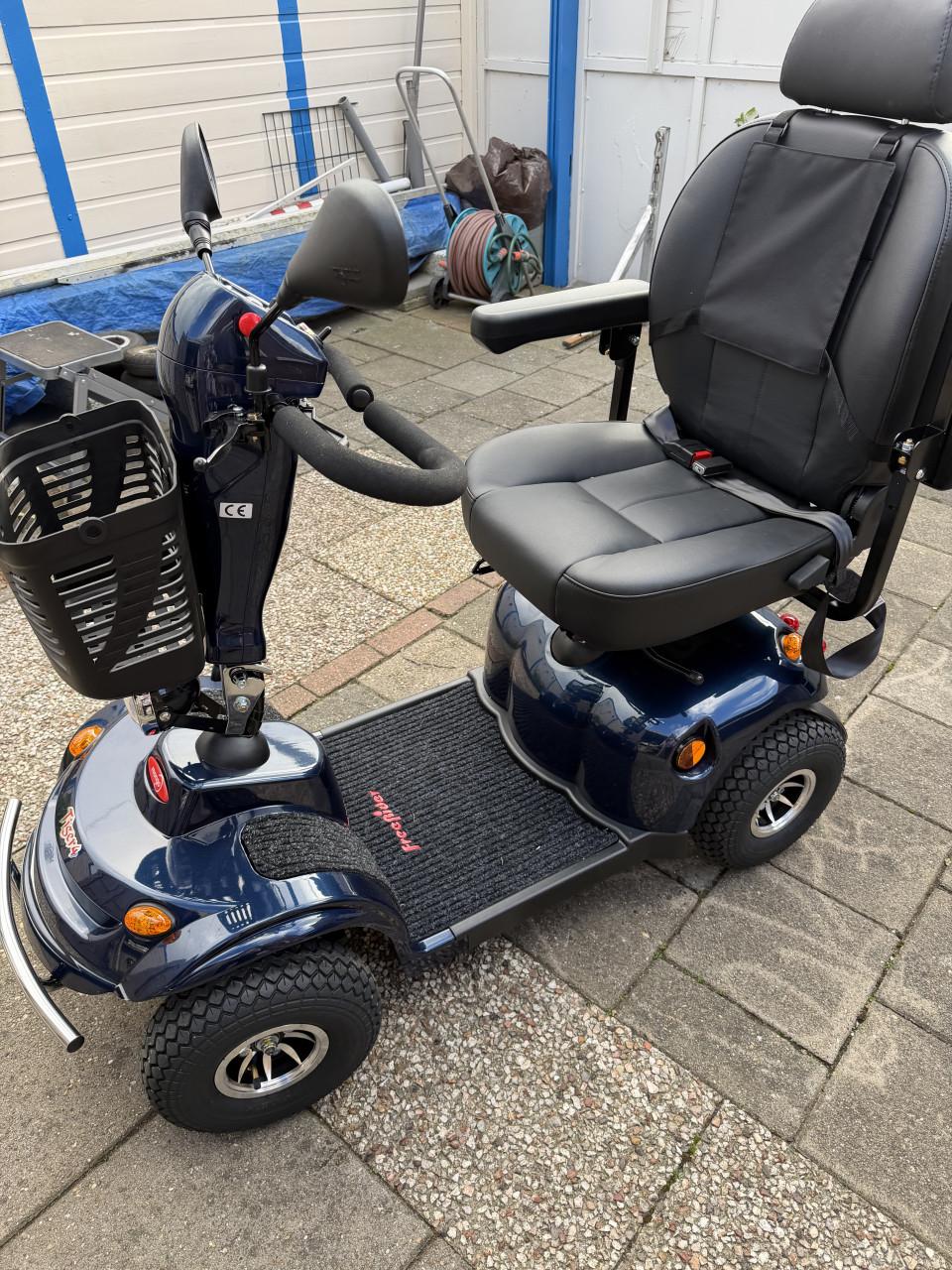 Te koop een splinternieuwe scootmobiel