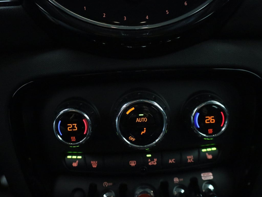Mini Clubman 1.5 cooper essential | automaat | lage km stand! | navigatie |