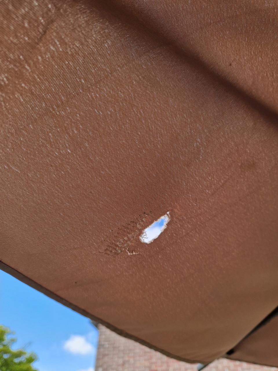 Zweefparasol met voet - gebruikssporen