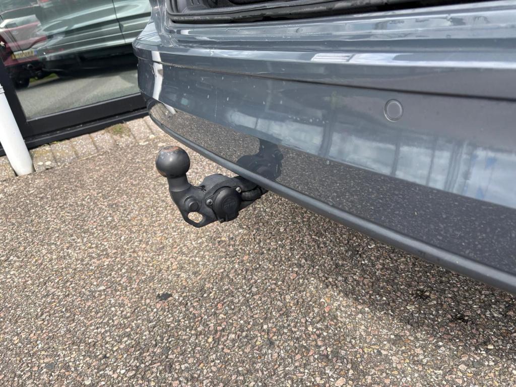 Volkswagen Golf tsi 110pk life, elektrische trekhaak, carplay