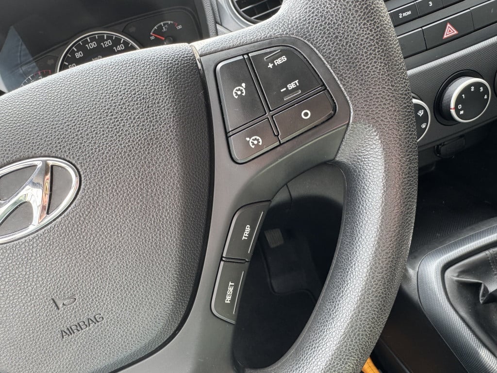 Hyundai I 10 1.0i comfort | trekhaak 13p. | cruise control | airco | blueto