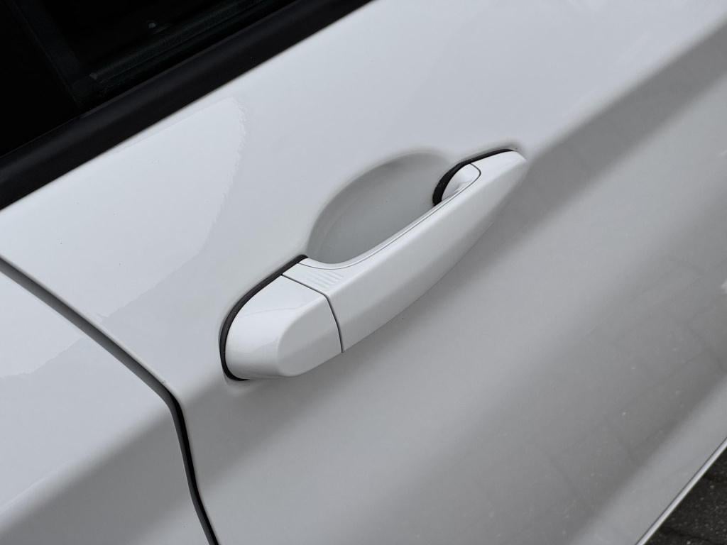 BMW 1 Serie 118i corporate lease executive sport-line nl-auto incl. trekhaa