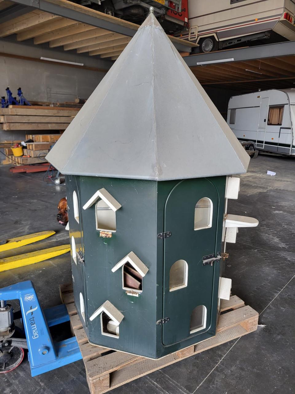 Duiventil met zinken dak