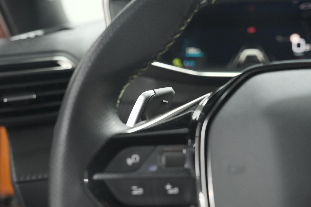 Peugeot 2008 puretech 130 eat8 gt line | camera | stoelverwarming | apple c