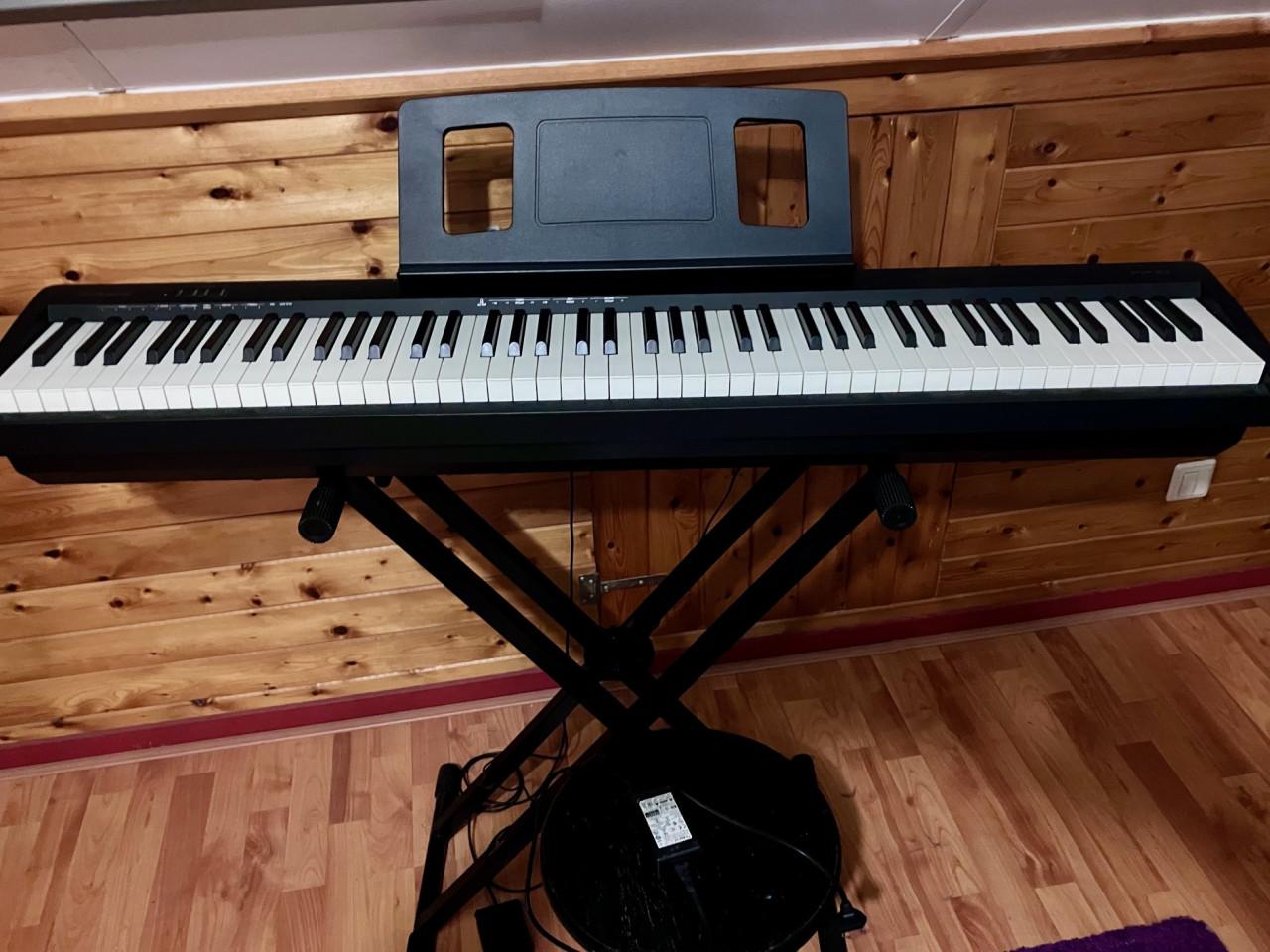 Roland FP-10  stage piano, zgan