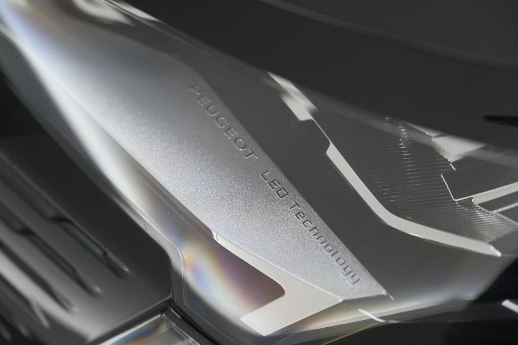 Peugeot 3008 puretech 130 eat8 allure | camera | stoelverwarming | apple ca
