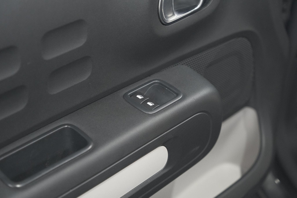 Citroen C3 puretech 82 c-series | navigatie | climate control | apple carpl