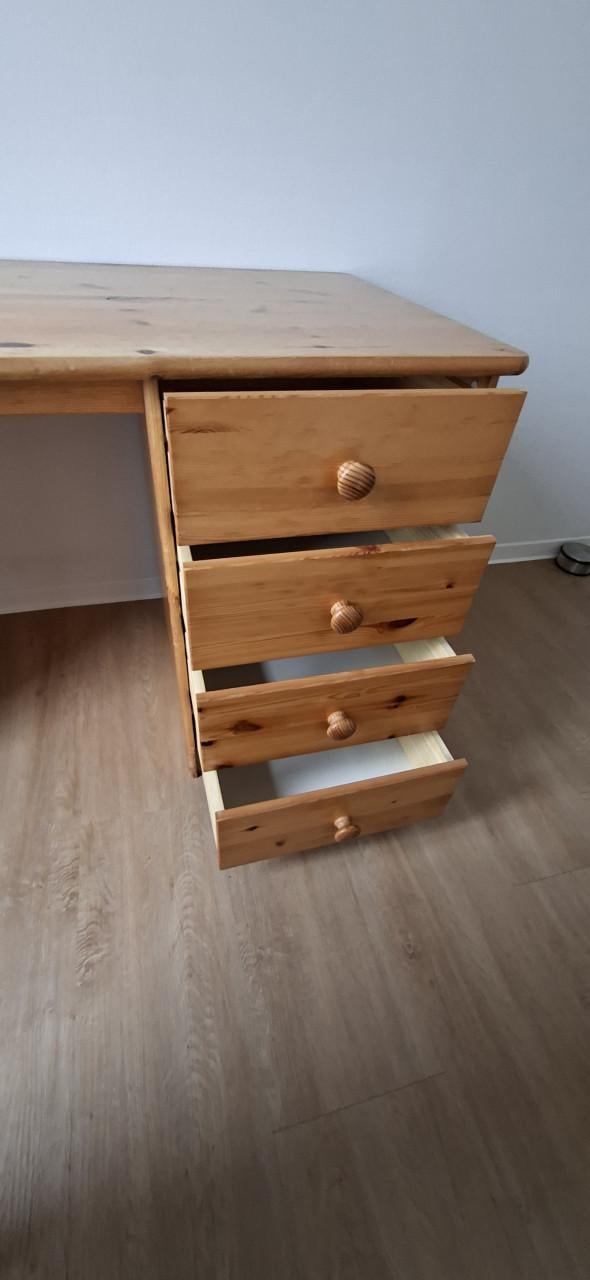 Eikenhouten bureau