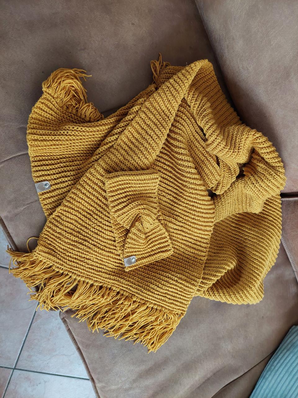Nieuwe lekker warme okergele handmade sjaal & haarband