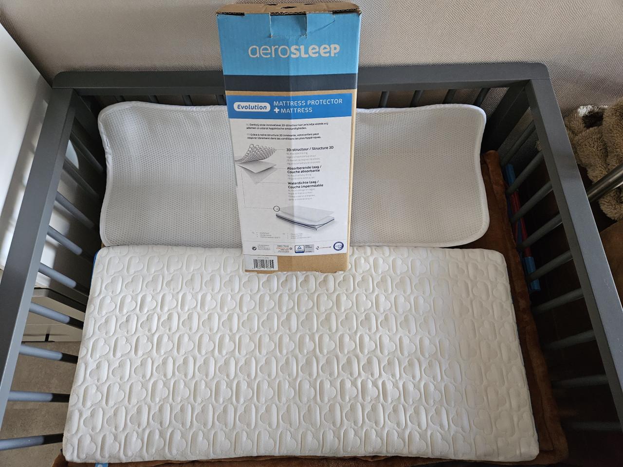 Aerosleep Evolution wiegmatras + matrasbeschermer 90x40x4 cm