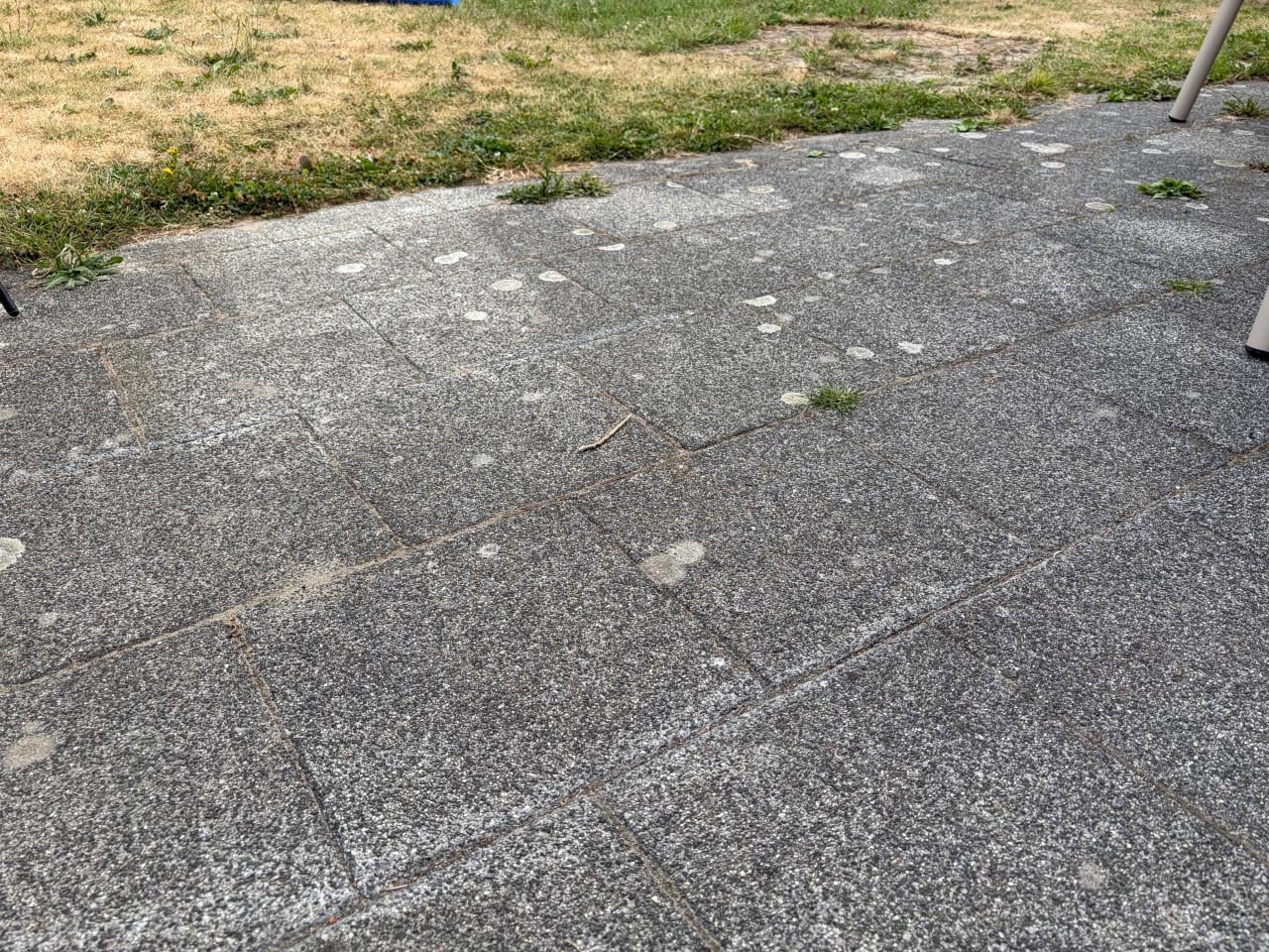 +/- 70m2 aan tegels 30 x 30 x 7