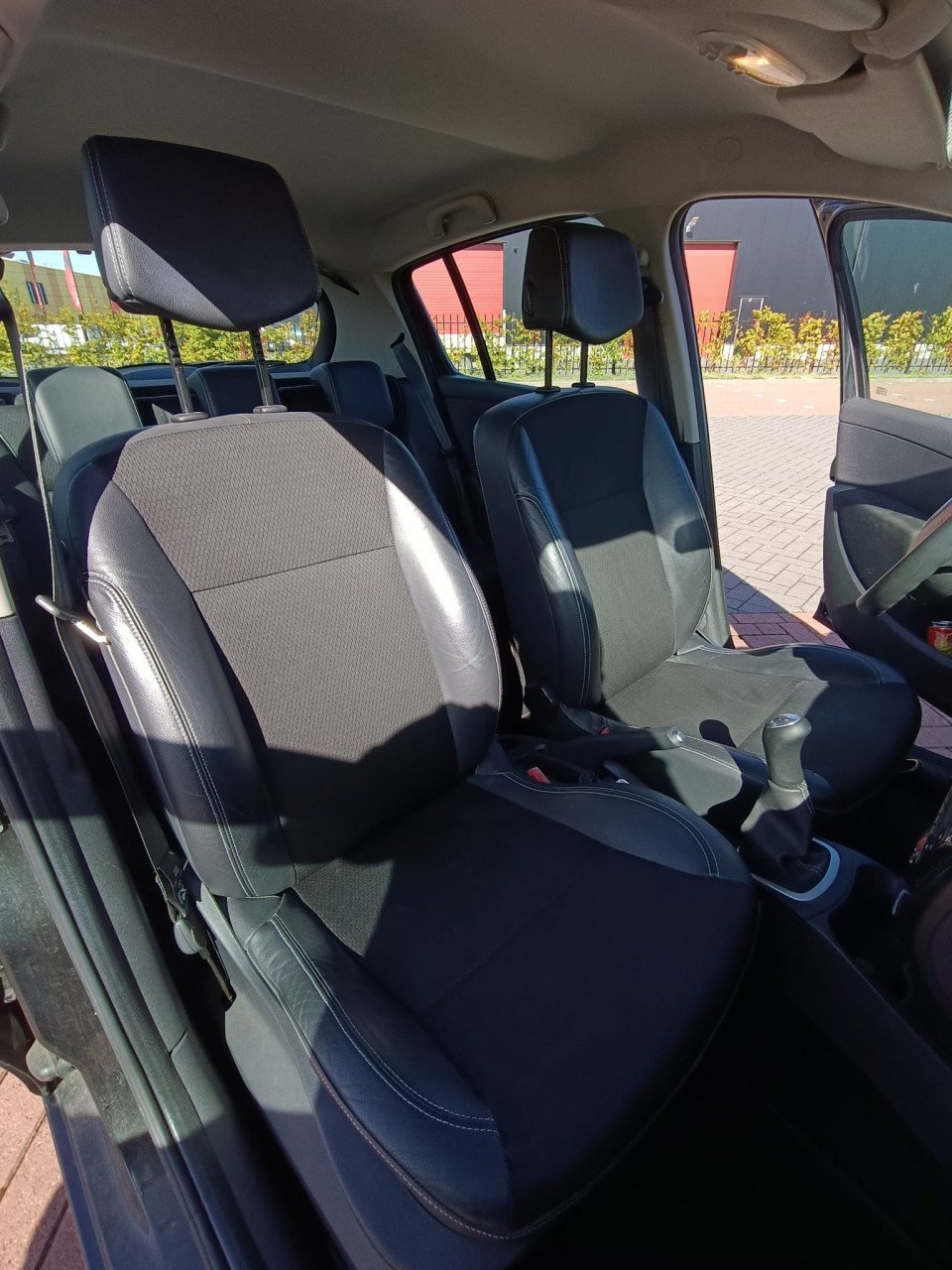 Renault Clio 1.6 16V 82KW 5-DRS 2007 Zwart