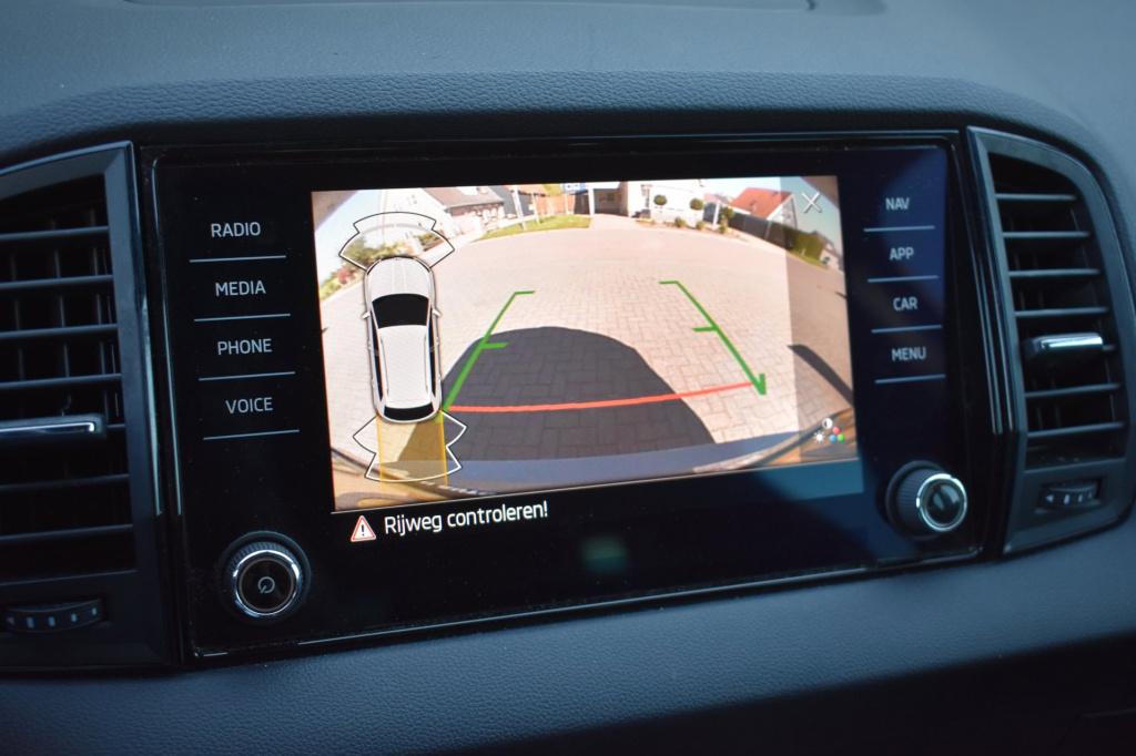 Skoda Karoq 1.5 tsi act sportline | camera | nap | stoelverwarming | apple 