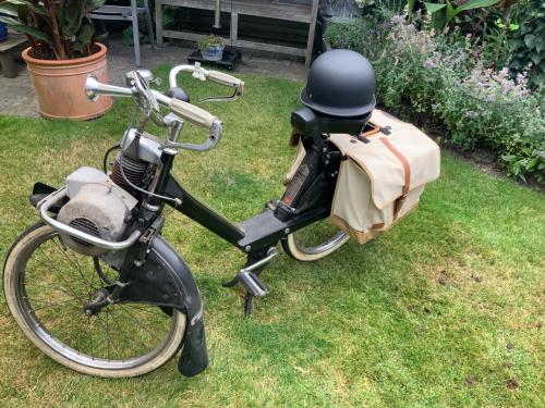 Solexen 2 stuks en bak onderdelen.
