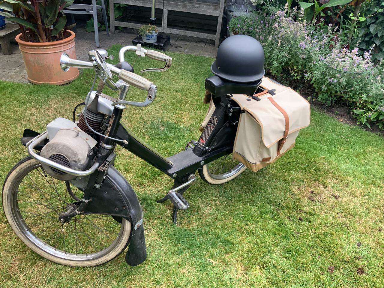 Solexen 2 stuks en bak onderdelen.