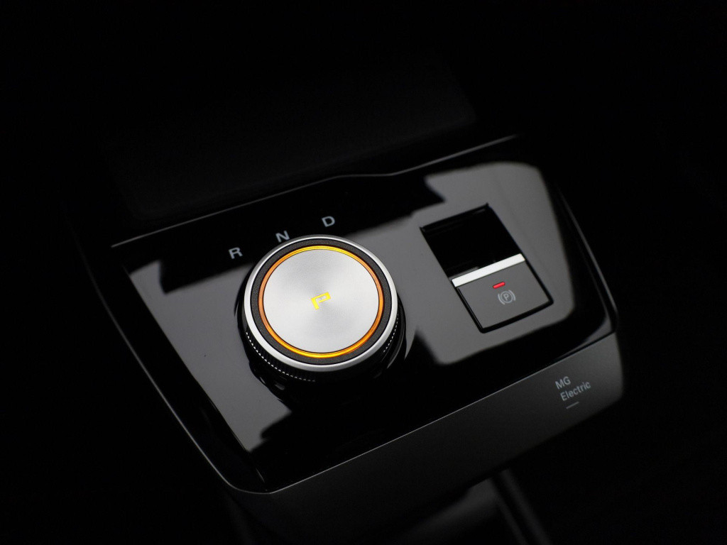 MG 4 luxury 64 kwh | navigatie | climate control | apple carplay / android 