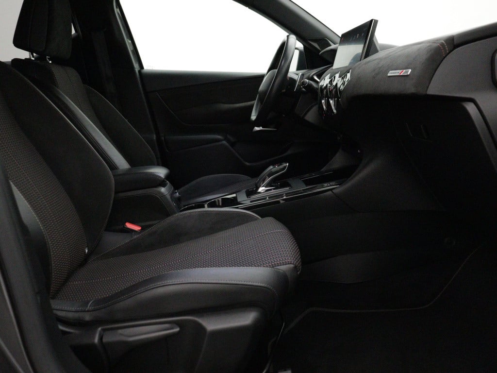 Ds Ds 3 crossback 130 pk automaat performance line | rijklaar | trekhaak |