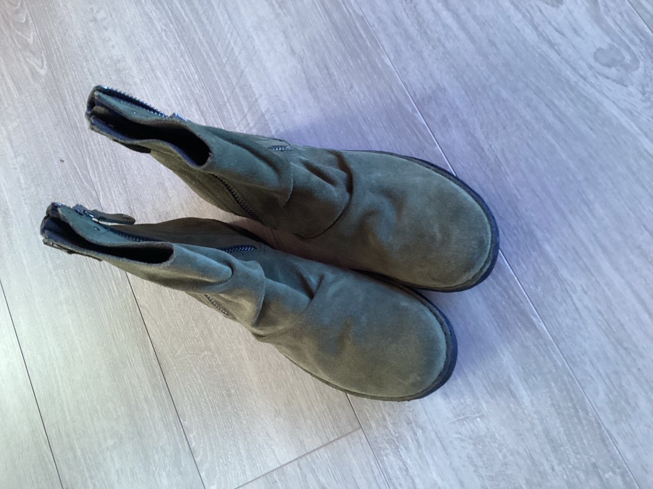 Nieuwe suede  laarsjes maat 37 merk khiro