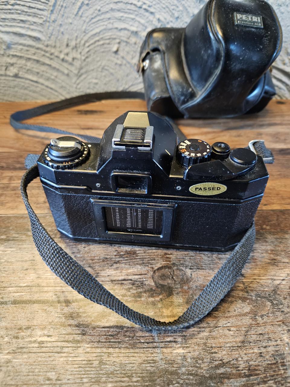 Mooie vintage Petri MF-101A Analoge Spiegelreflexcamera met Tas