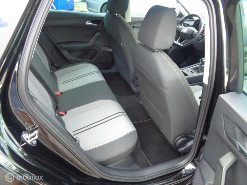 Seat Leon Sportstourer 1.5 tsi style business/airco/lm velgen/carplay/pdc/c