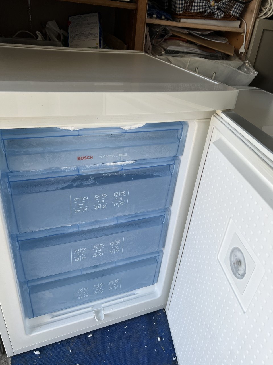 Als nieuw Bosch vrieskast 85x60 cm. 120 liter energieklasse A++ Vriezer
