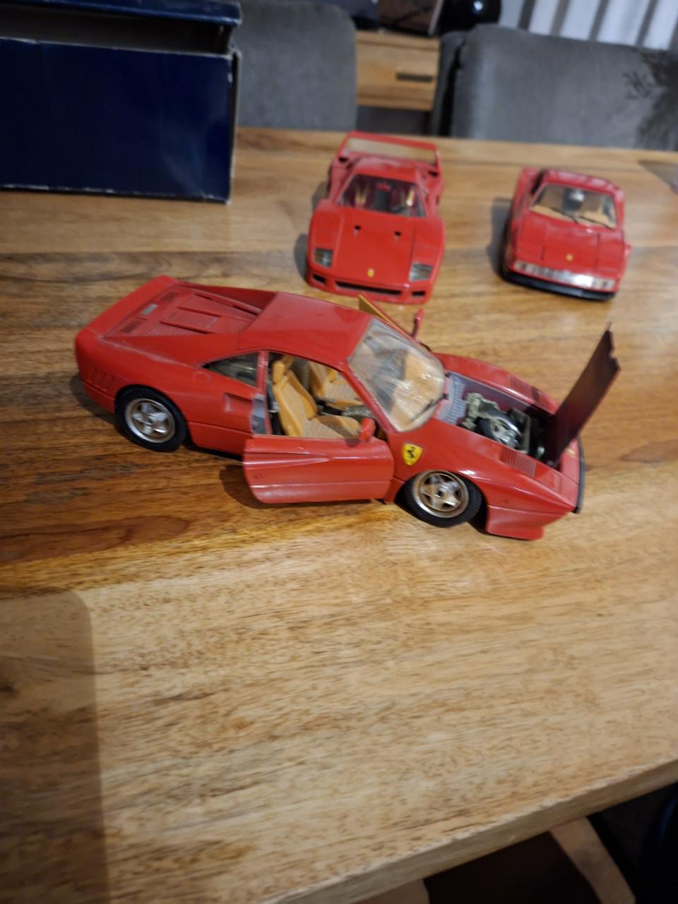 Tevkoop 3 ferrari's  1 op 18