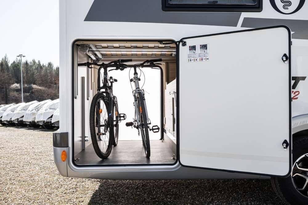 Elnagh T-Loft 582 - Face-to-face zithoek - Queensbed - Automaat - 2024