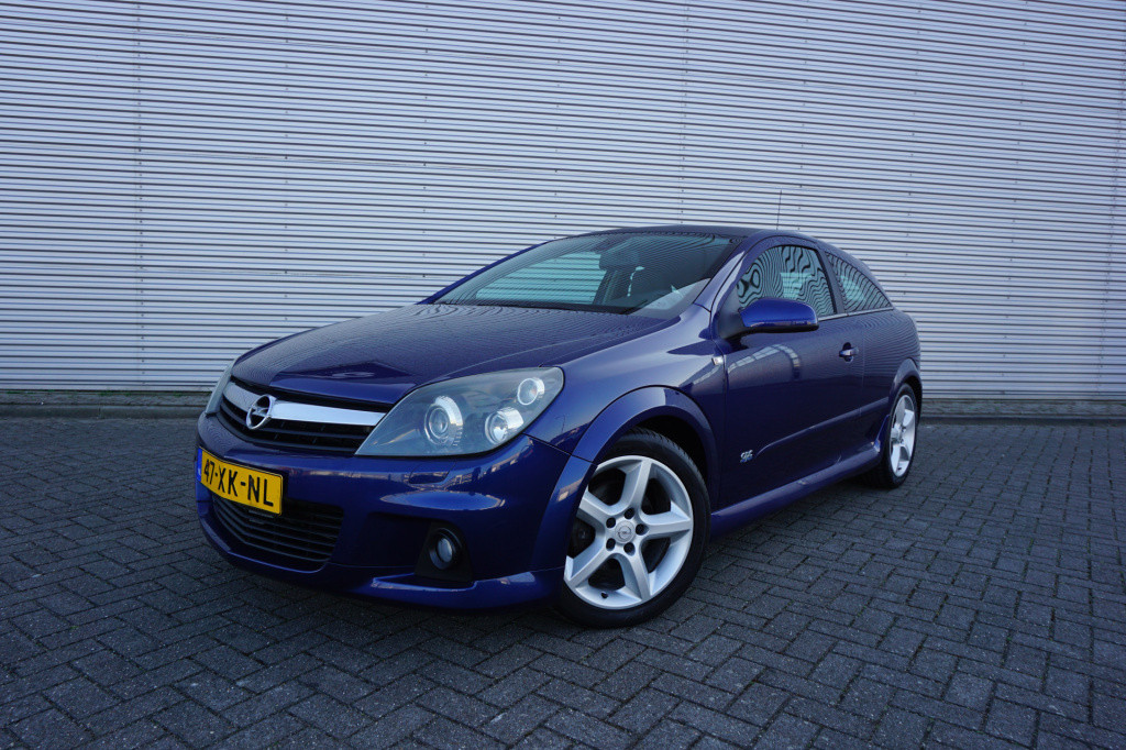 Opel Astra gtc 1.6 cosmo opc-line / xenon / climate / cruise / trekhaak