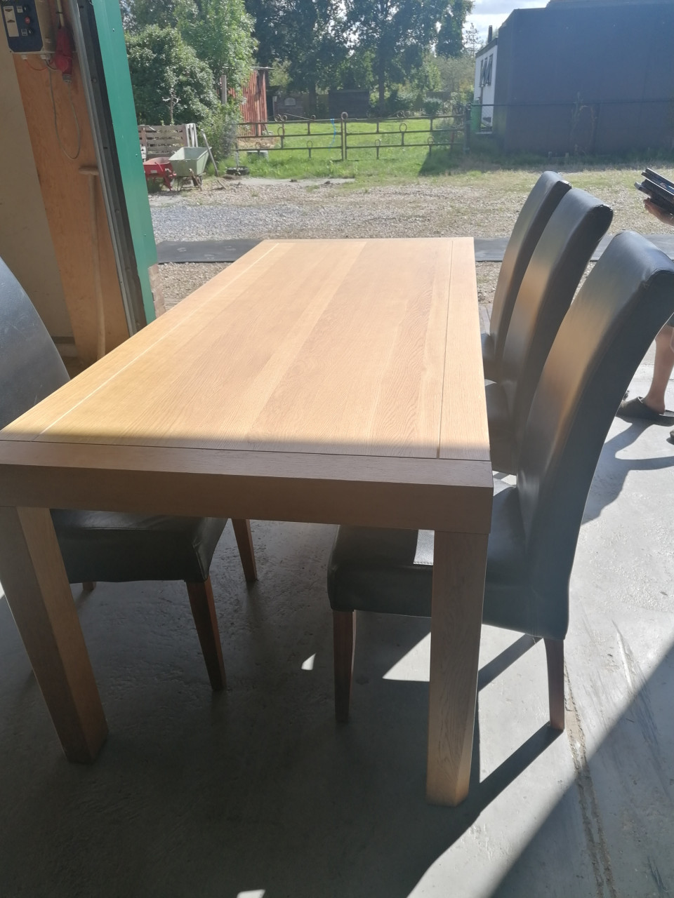 Tafel +stoelen