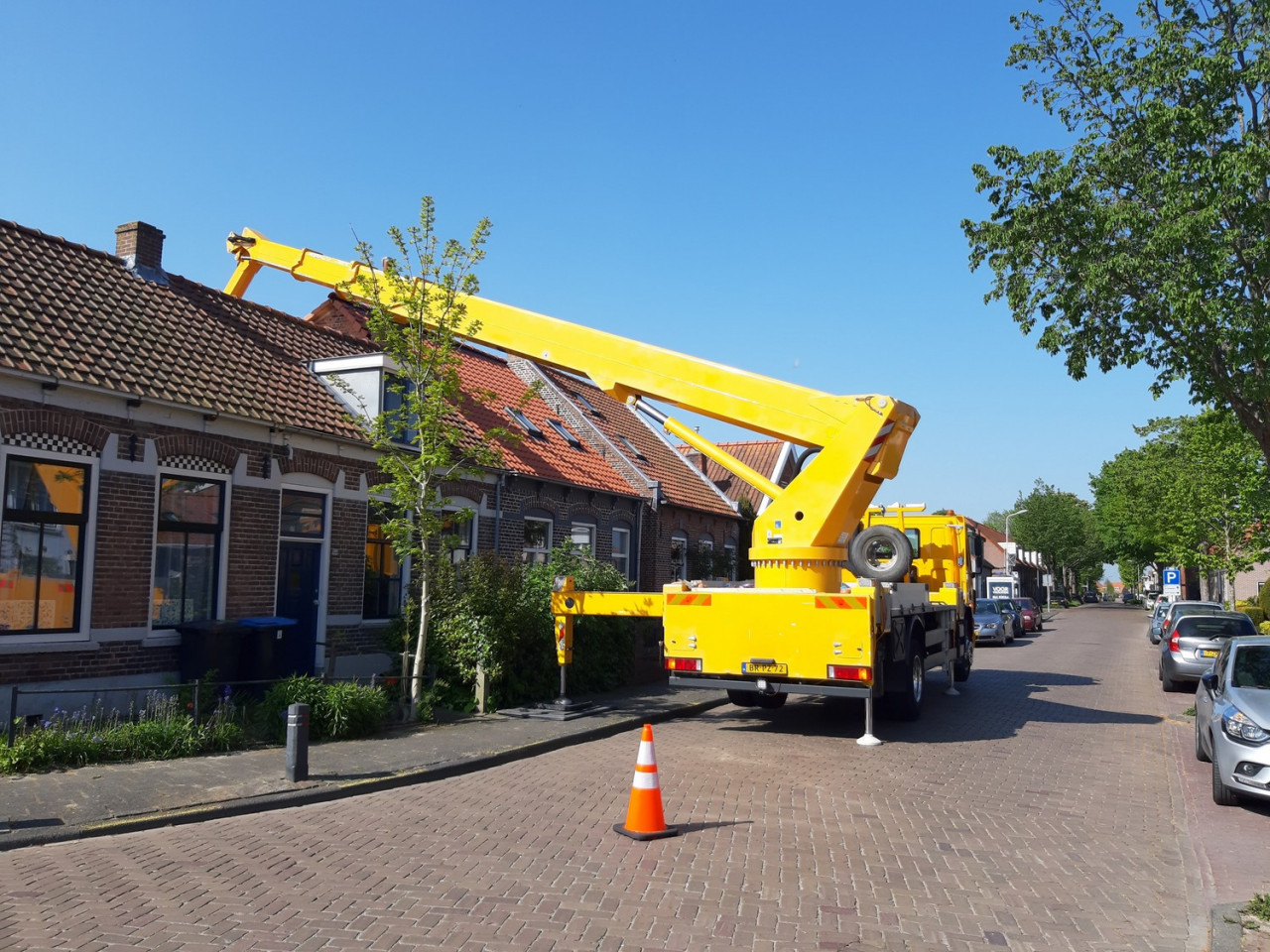 Te huur: Hoogwerker 45 meter, tevens laagwerker