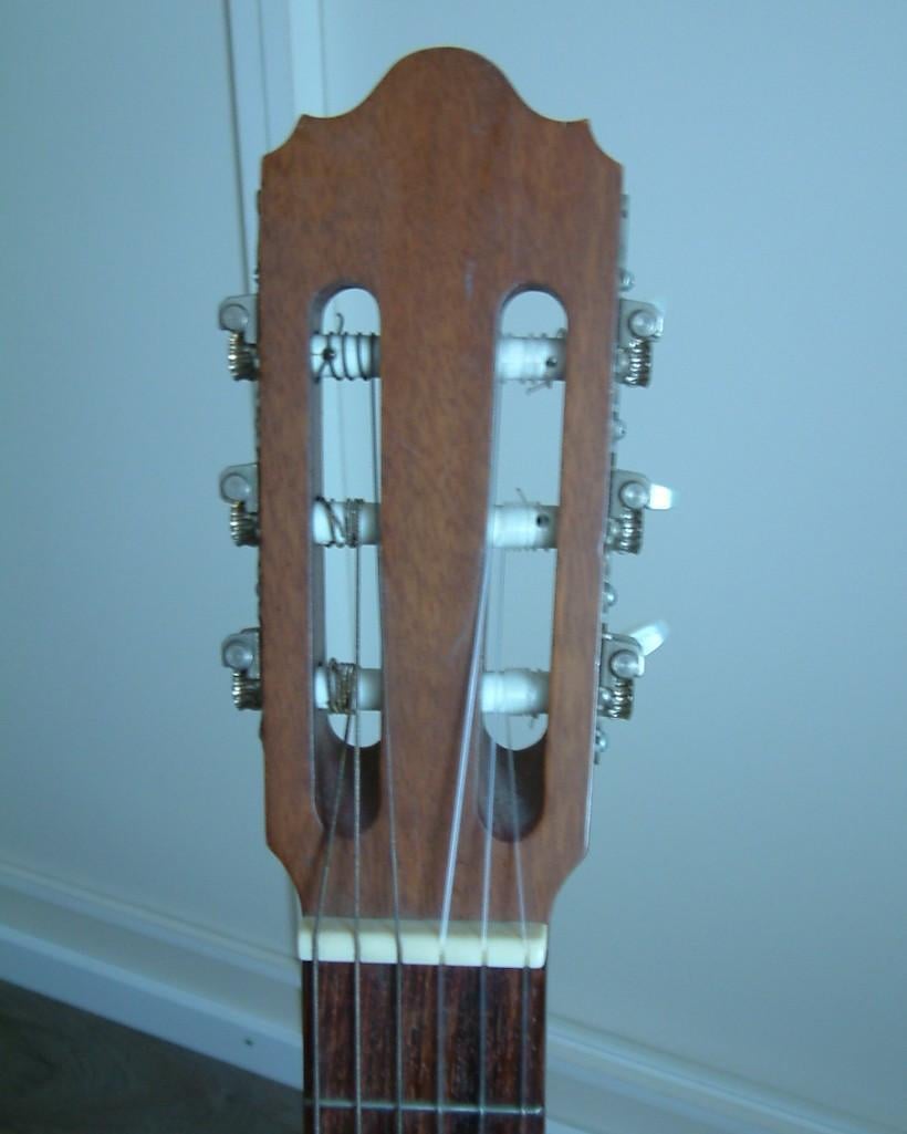 Oudere Alpha  gitaar  1974  A-100  gemaakt onder Martin