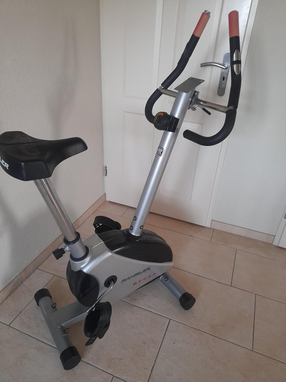 Hometrainer zonder display (in zwaarte verstelbaar) in goede staat !