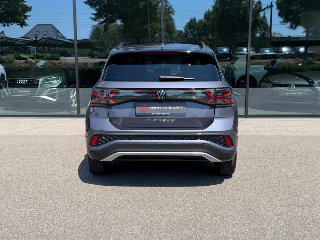 Volkswagen T-cross 1.5 tsi 150pk dsg r-line | camera | trekhaak | navi | iq
