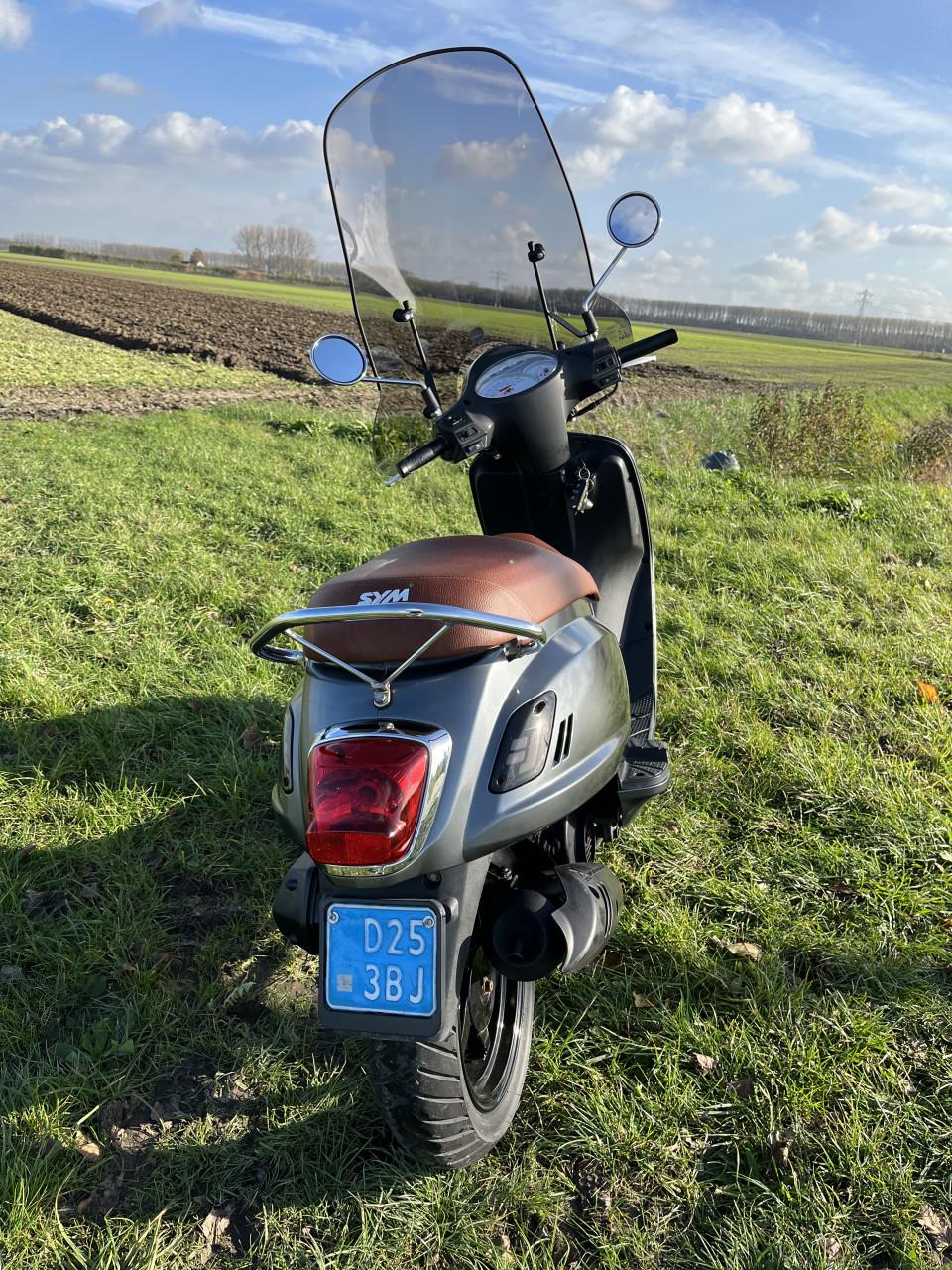 Mooie Sym Fiddle ( blauw kenteken )