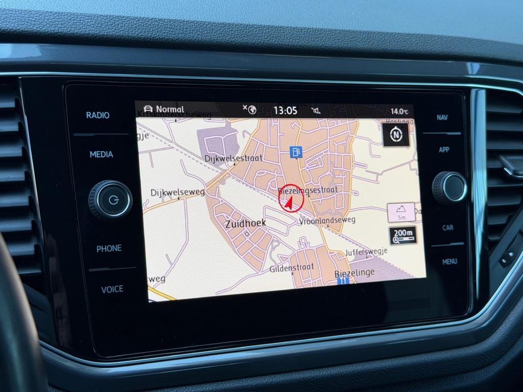 Volkswagen T-roc 1.5 tsi 150pk dsg 2x r-line | virtual | camera | dode hoek