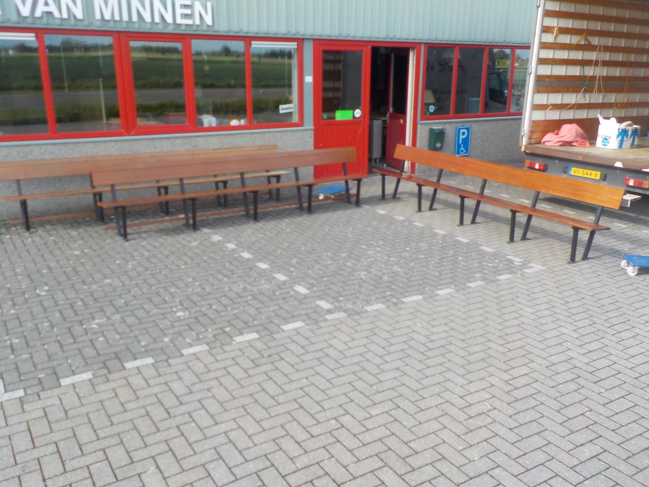 Kerkbanken breed 395 cm  1 voor 250 euro 2 stuks 450 euro 3 stuks 650 euro