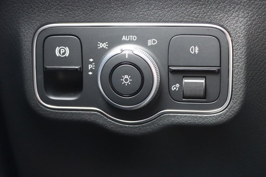 Mercedes-Benz B-Klasse 180 business solution amg