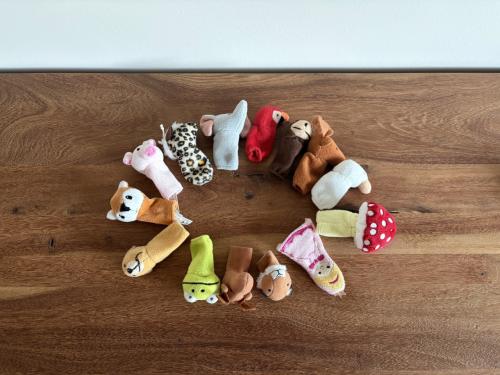 Set van 14 verschillende vingerpoppetjes | o.a. van Hema