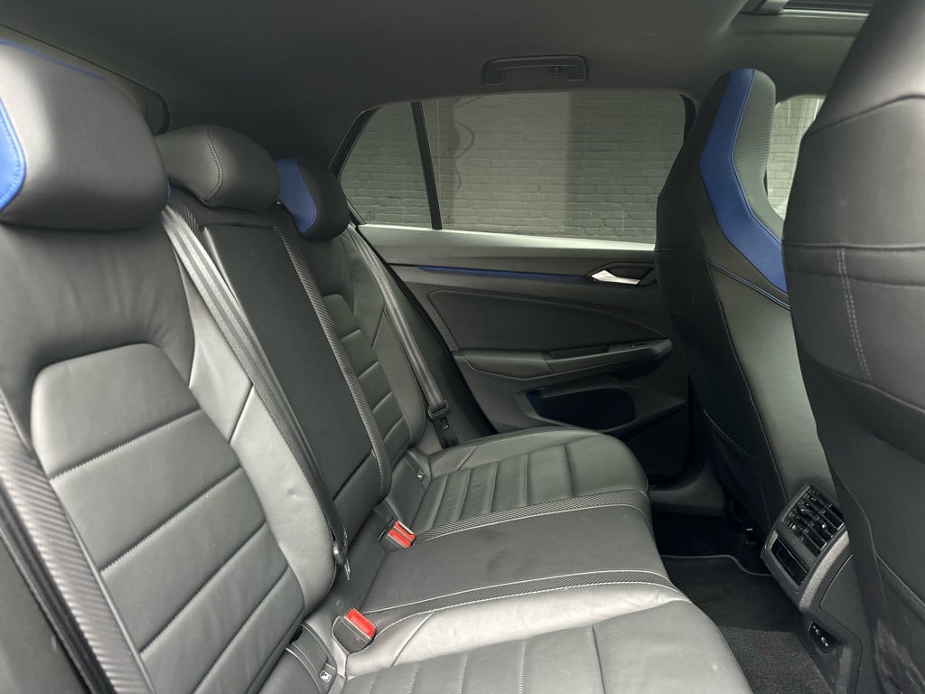 Volkswagen Golf 2.0 tsi r 4motion // panoramadak // akrapovic