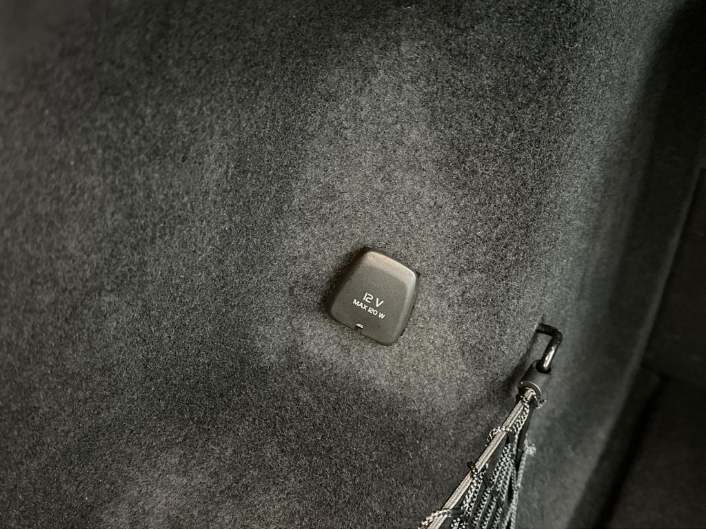 Volvo XC60 t6 398pk recharge black edition| pano| luchtvering| 360 camera