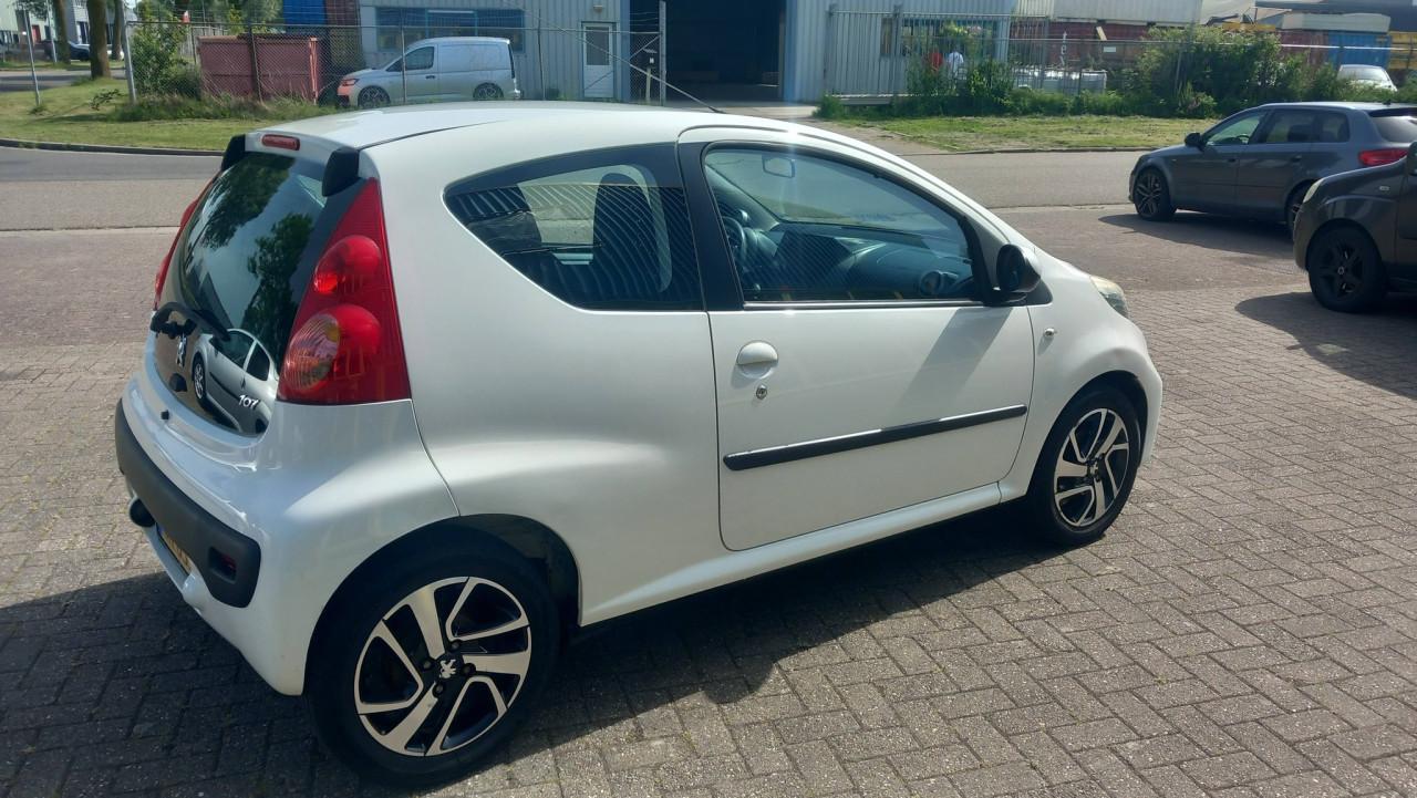 Peugeot 107 1.0 12v XR 3deurs bj:2009 airco lm-velgen Carplay