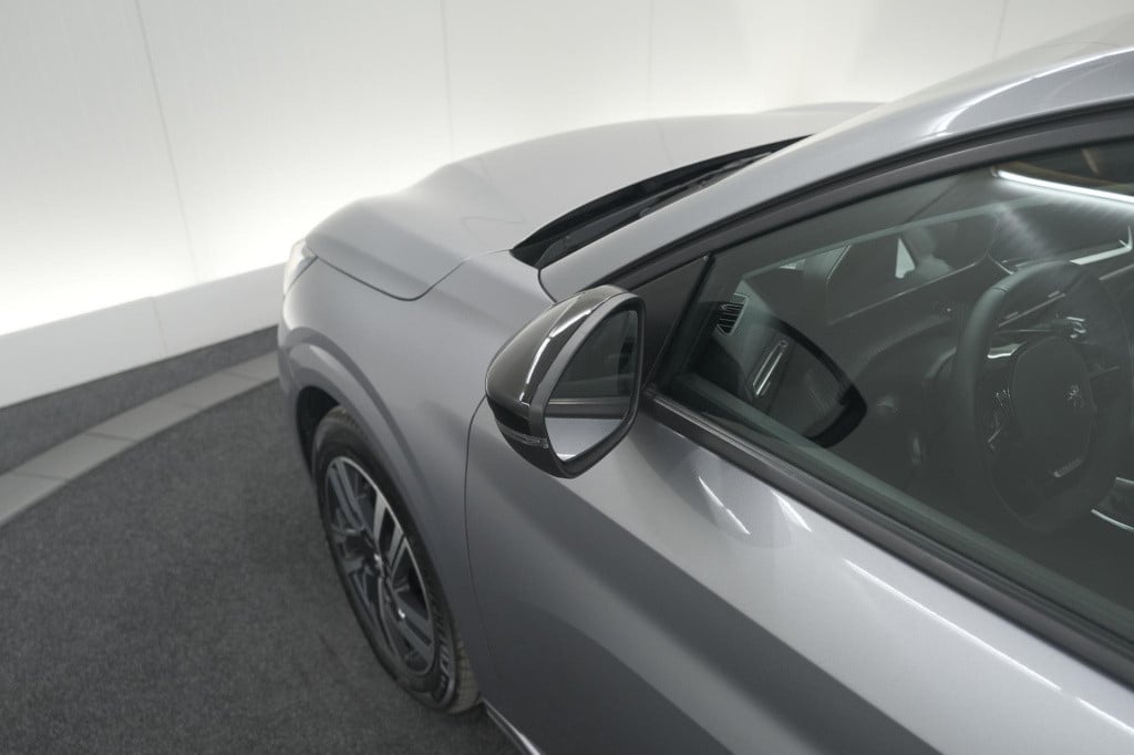 Peugeot 208 puretech 100 allure | camera | navigatie | parkeersensoren | ap