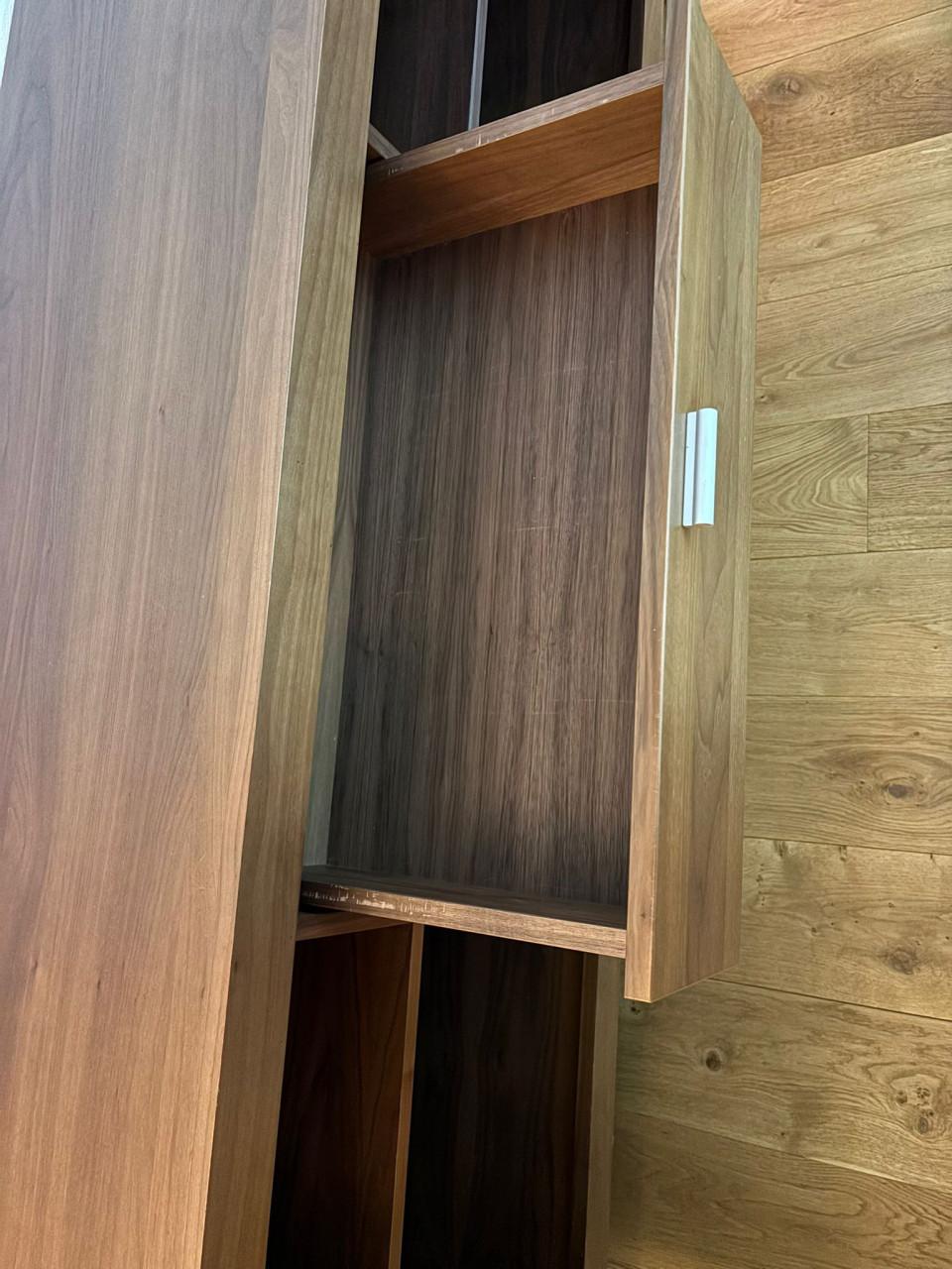 Mooi notenhouten modern dressoir