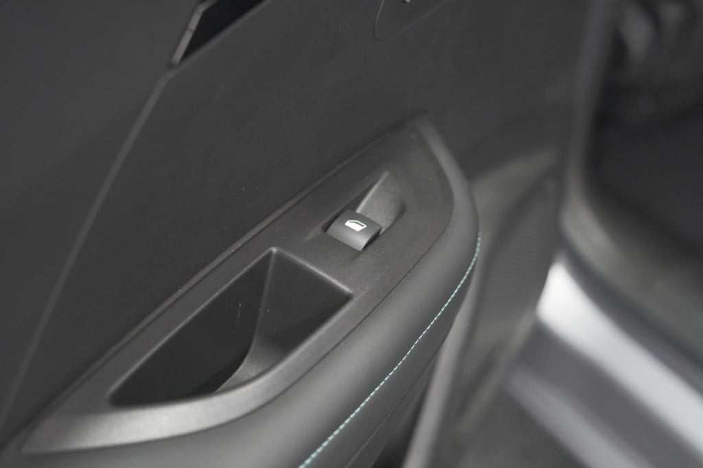 Peugeot E-2008 ev gt 50 kwh | 3 fase laadfunctie | camera | navigatie | par
