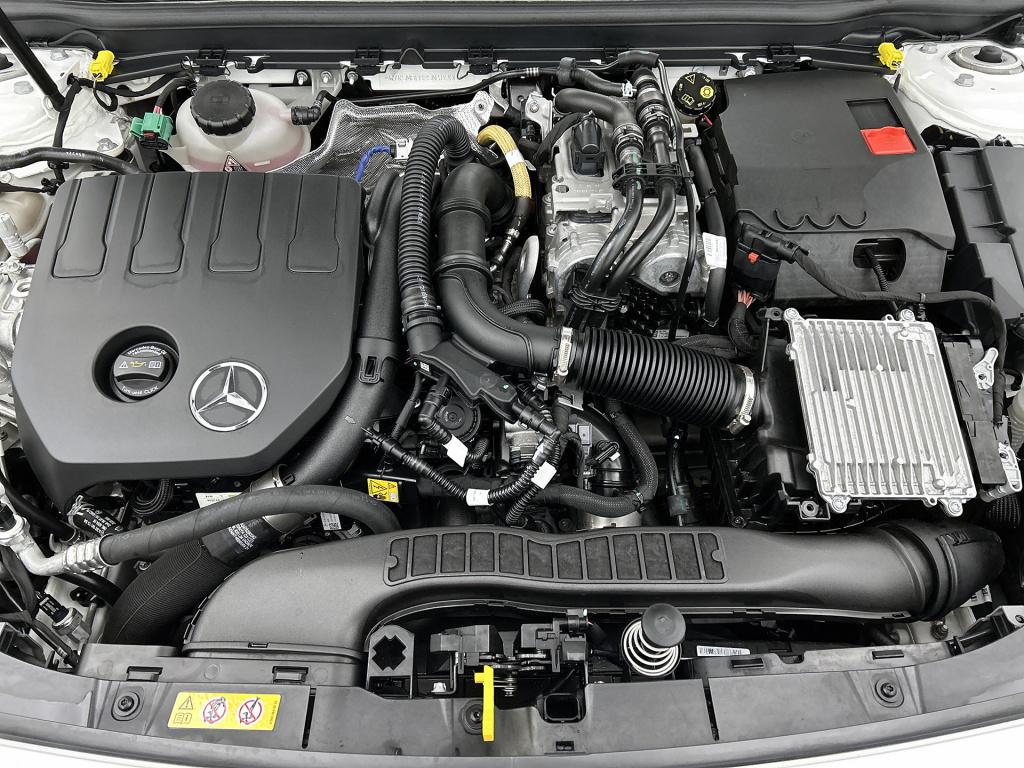 Mercedes-Benz Cla shooting brake 250 e amg plug-in hybride amg line | night