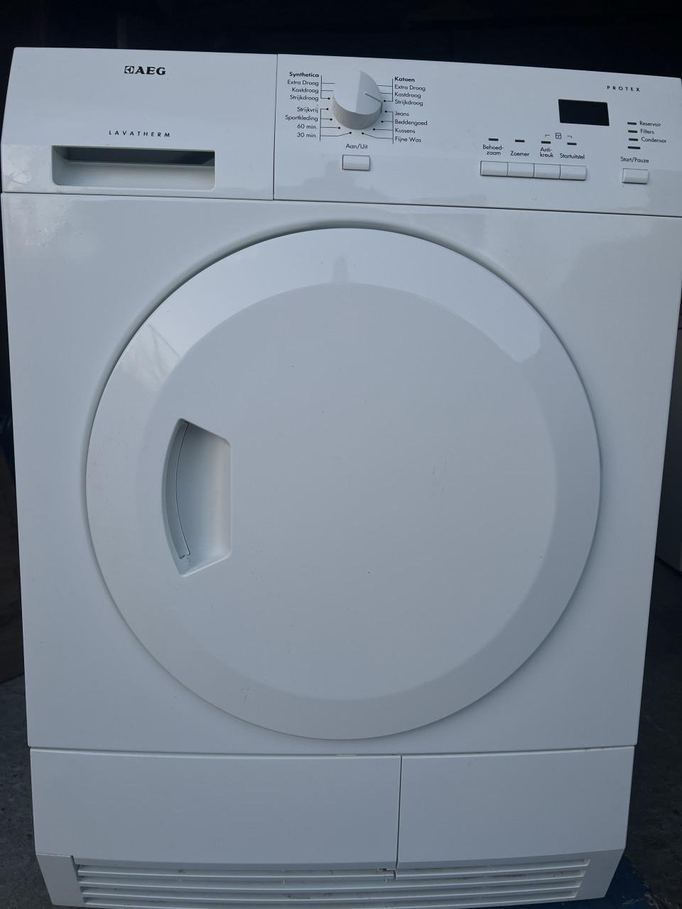 AEG Vrijstaande condens droger 7 kg inhoud, schoon en netjes