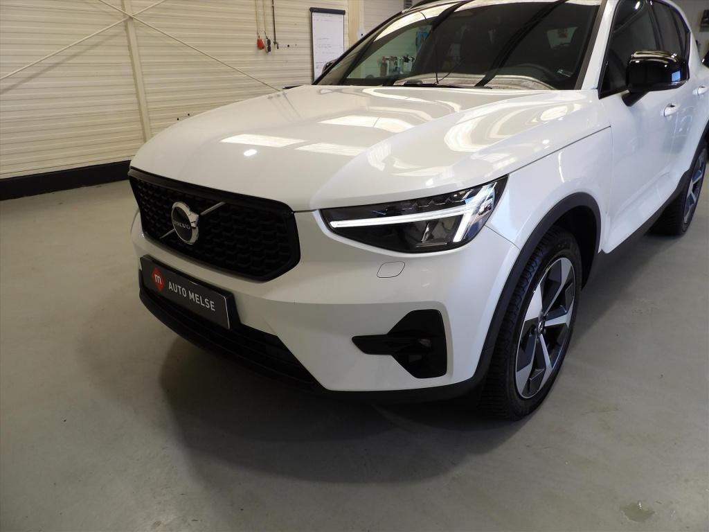 Volvo XC40 b3 163pk mild hybrid aut plus dark